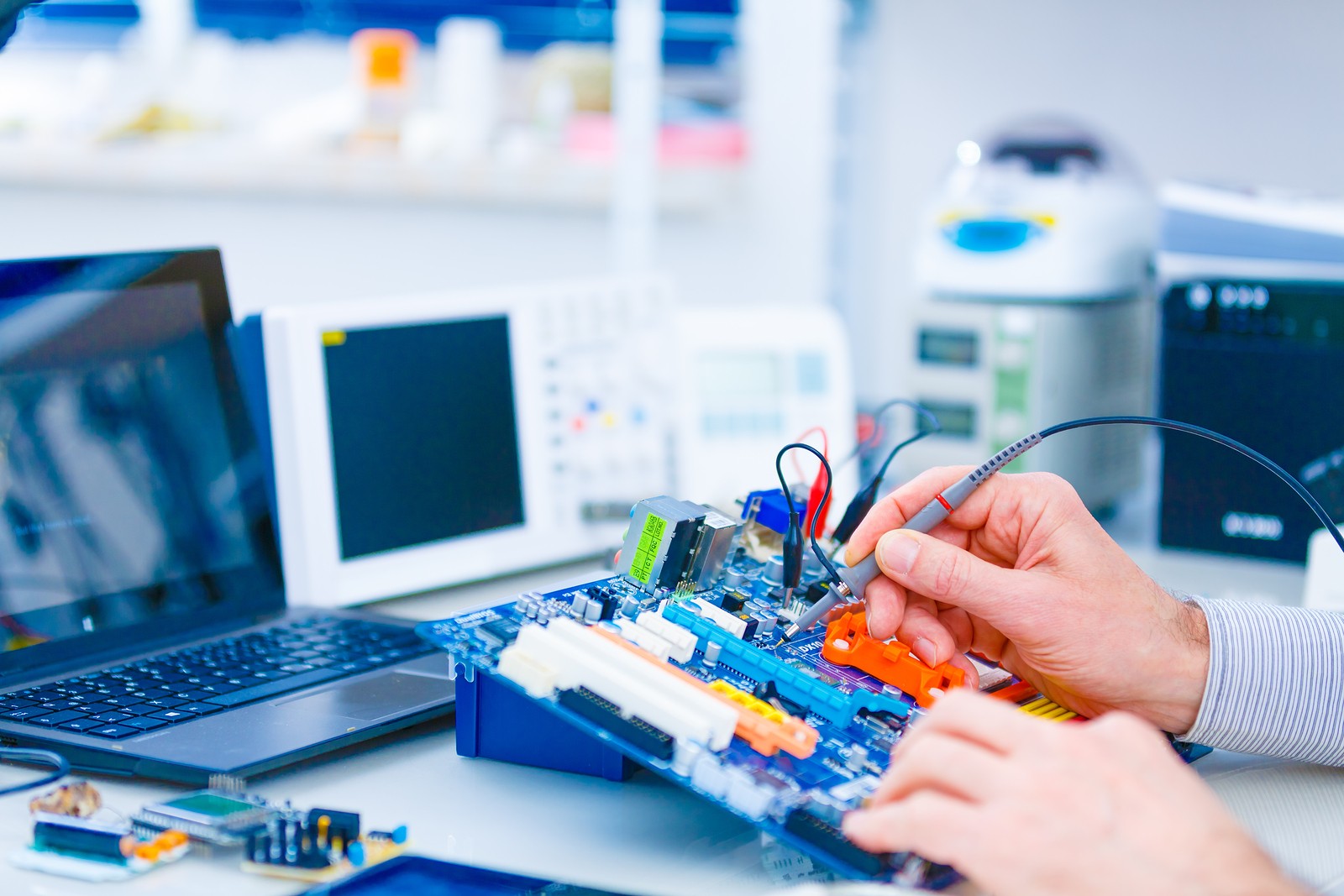 You are currently viewing What Are the Benefits of Buying Refurbished Electronics?